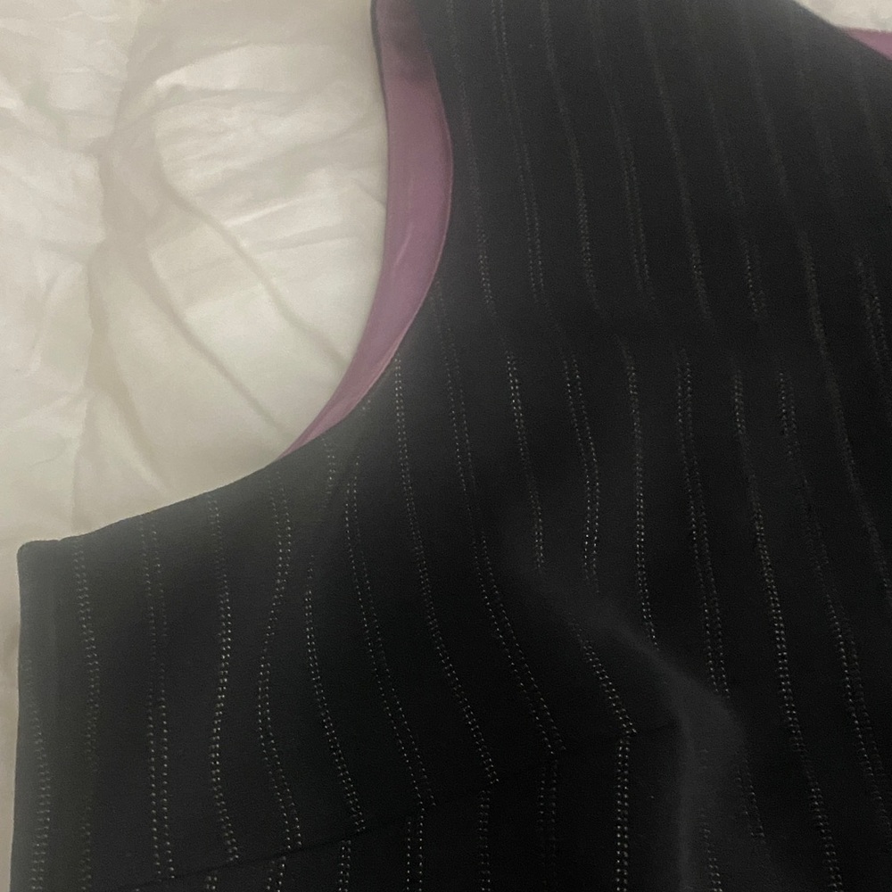 Chic Black Asymmetrical Dress with Pinstripes - Picture 2 of 4